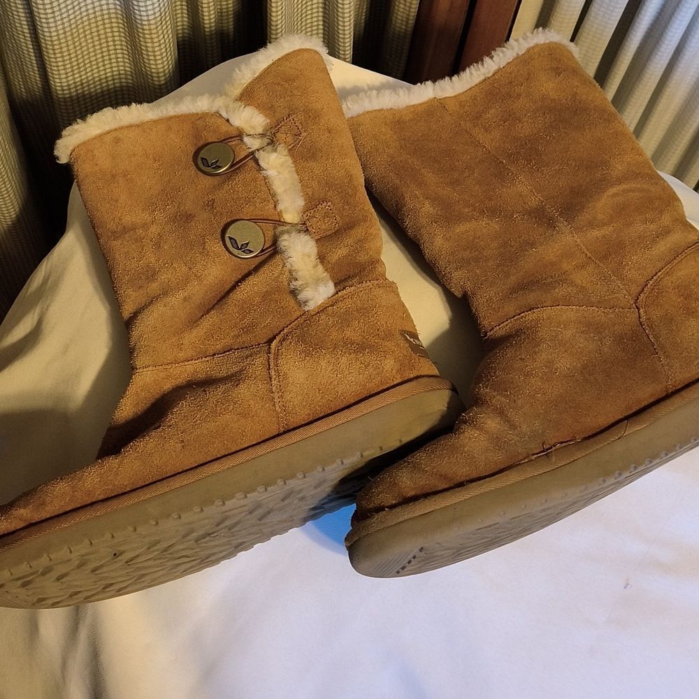 Kookaburra by Ugg boots
